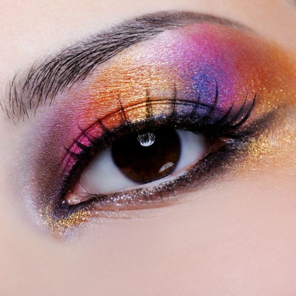 Mind-blowing colorful eye makeup looks for brave women